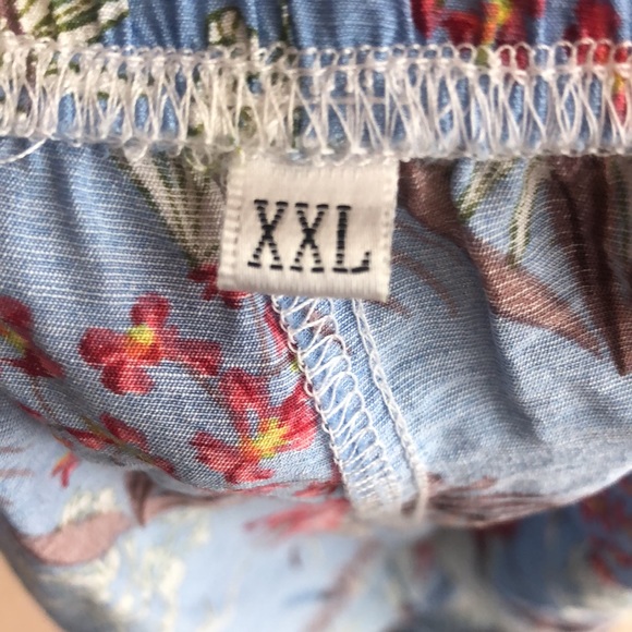 Women’s Unknown Brand Flower Design Shorts - Picture 4 of 4